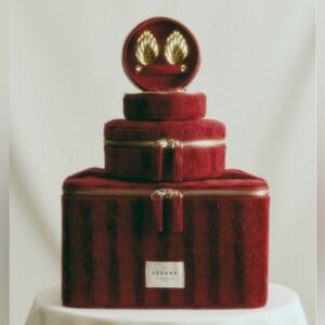 SEZANE LARGE VELVET JEWELRY CASE. RED